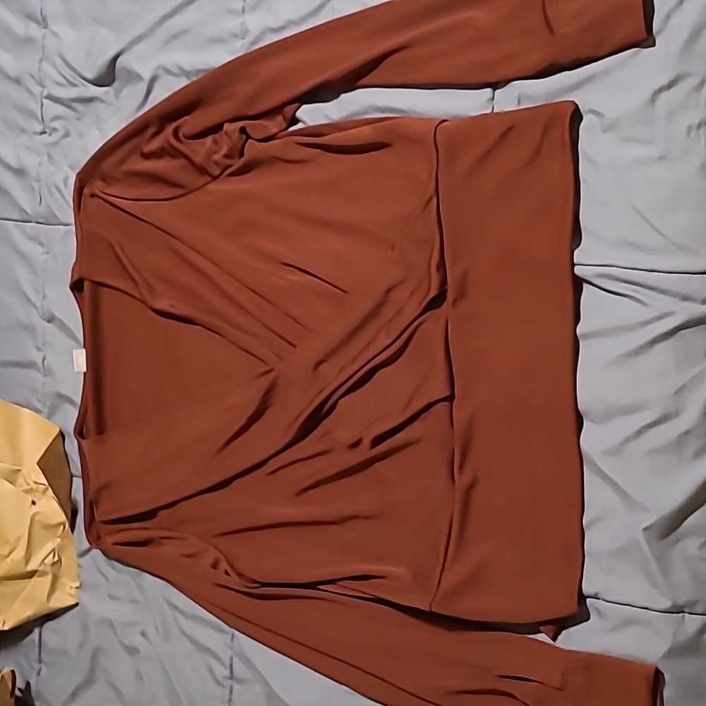 *FREE W/PURCHASE* H&M Top